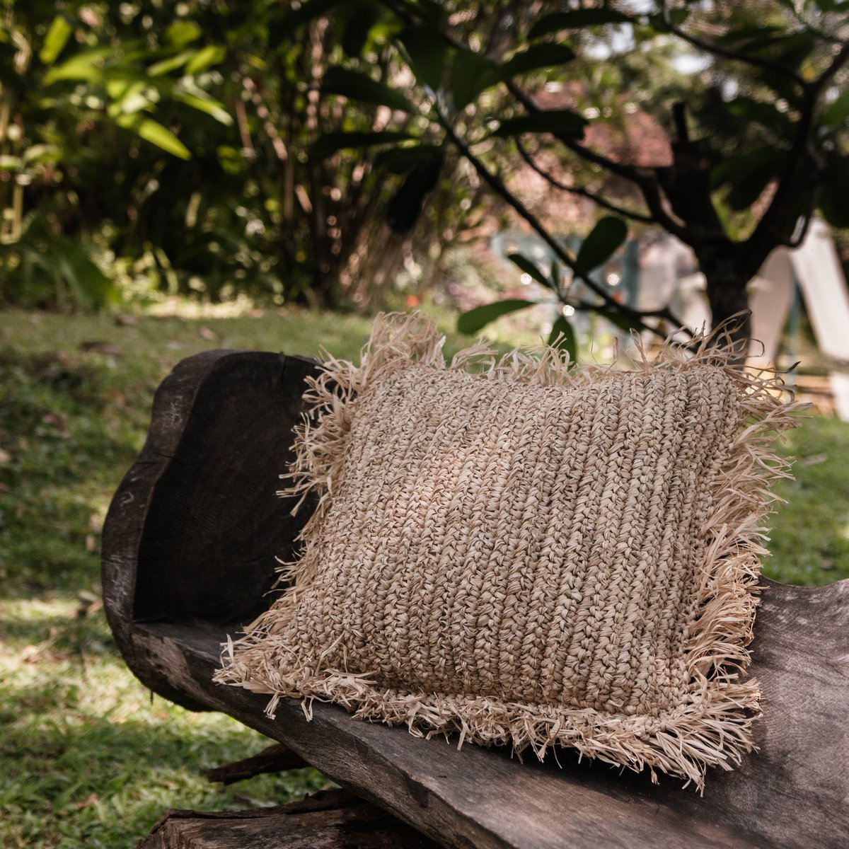 Nusa Sierkussen met vulling gemaakt van Raffia
