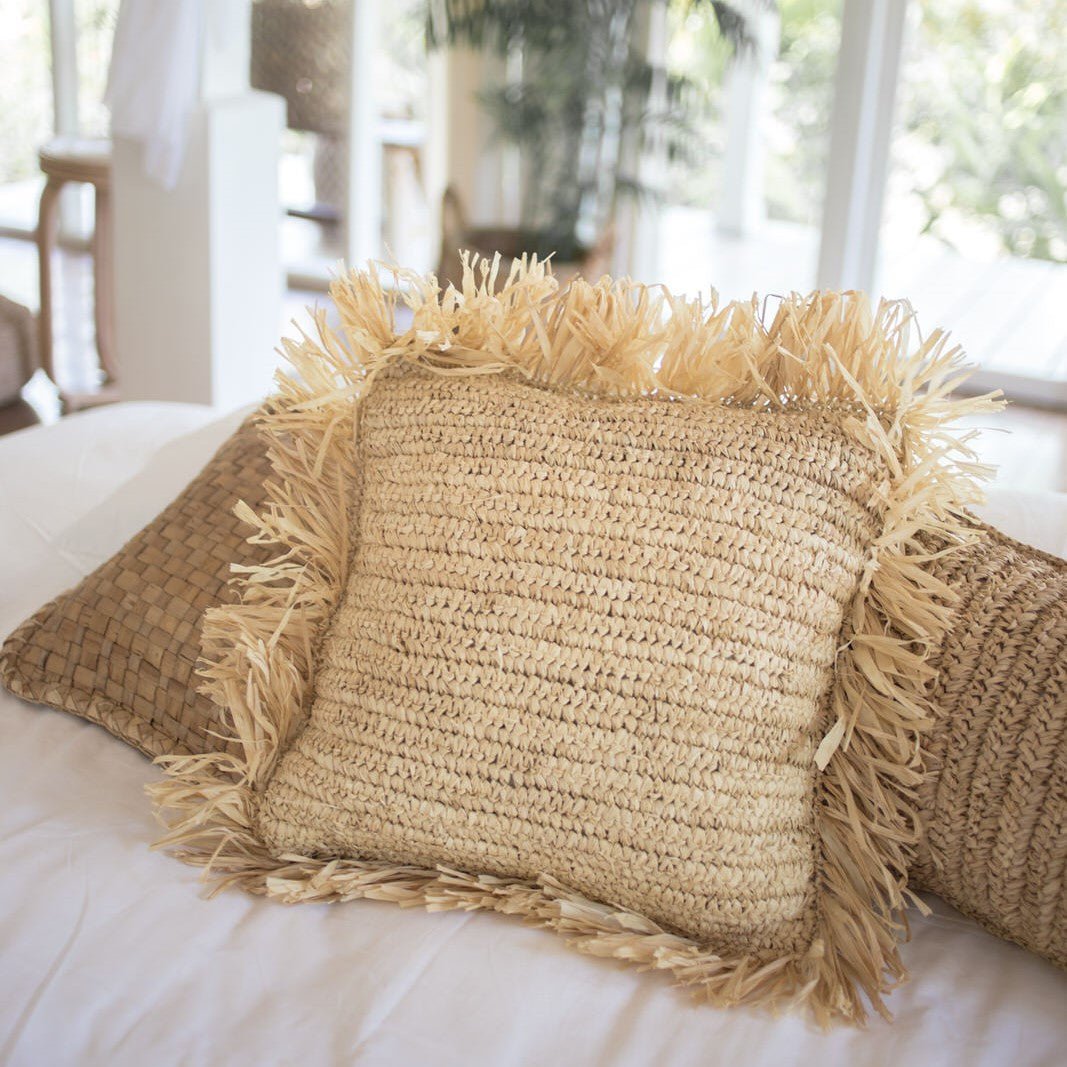 Nusa Sierkussen met vulling gemaakt van Raffia