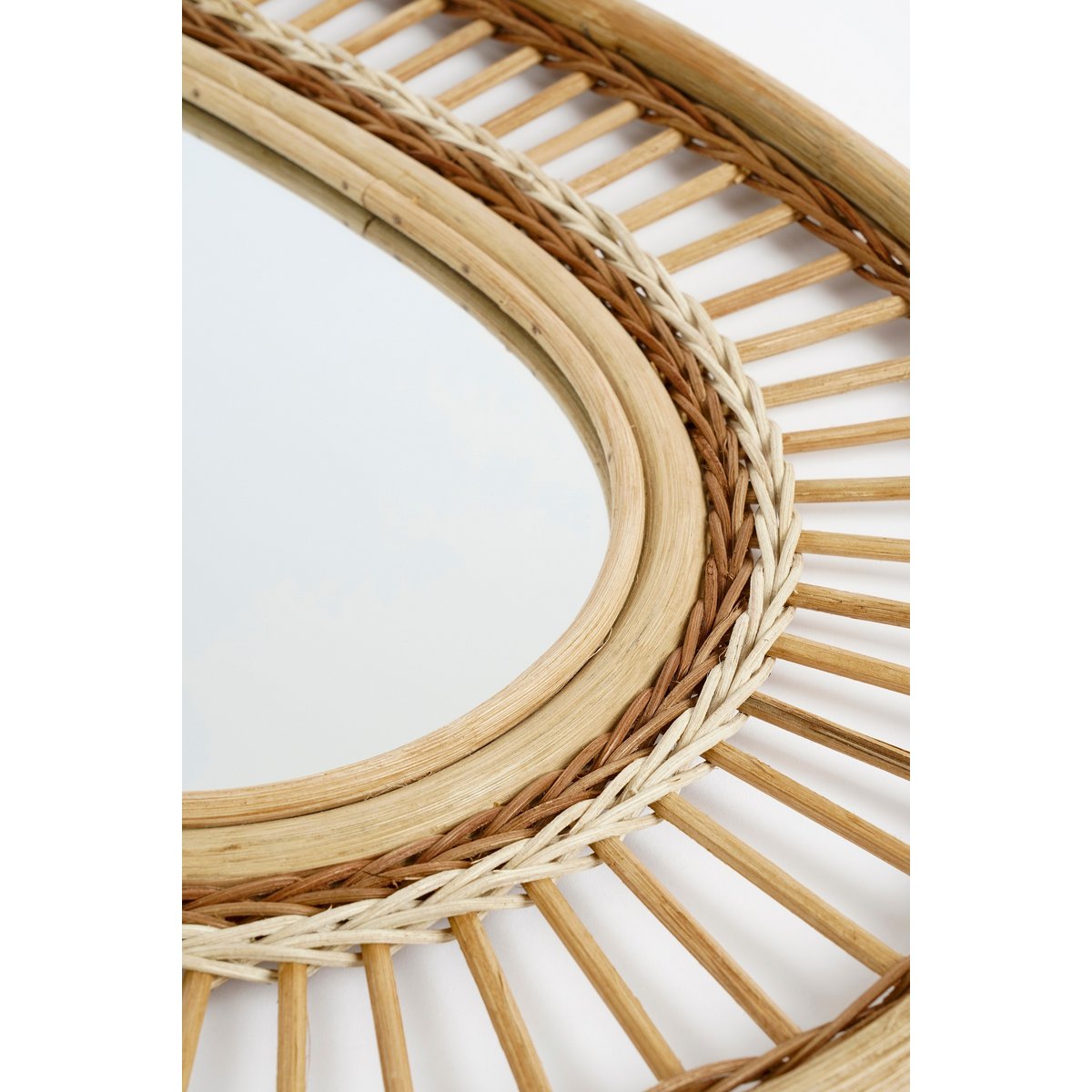 Luzia BOHO Oval Wandspiegel L59 x B40 x H3 cm Rotan
