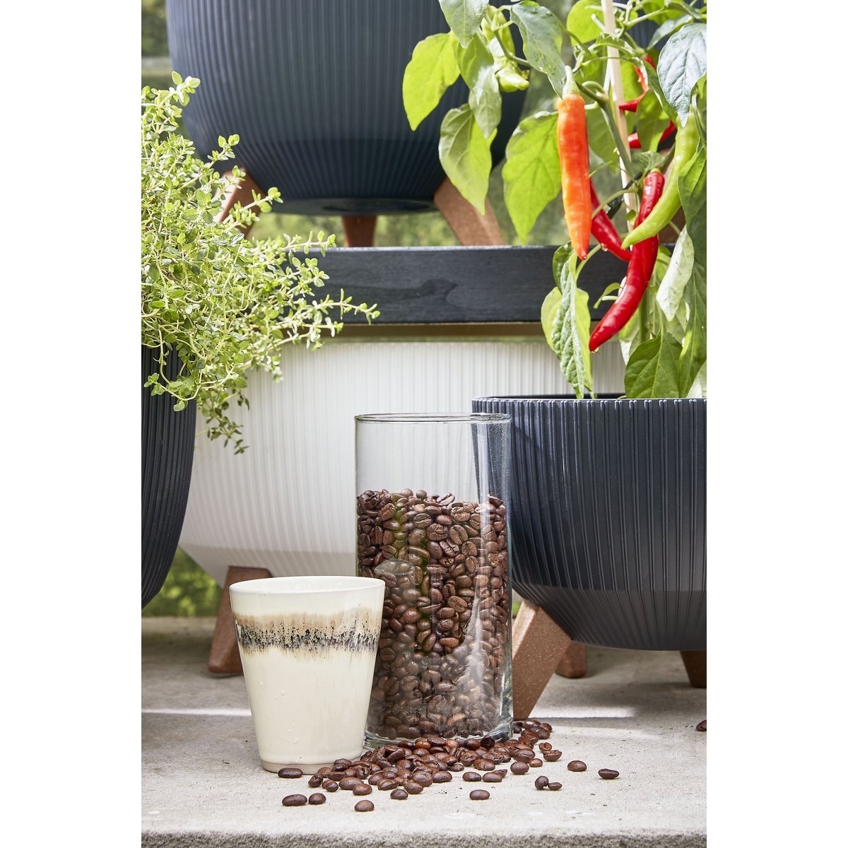 Celestia Bloempot Zwart op Poten H22 x Ø47 cm
