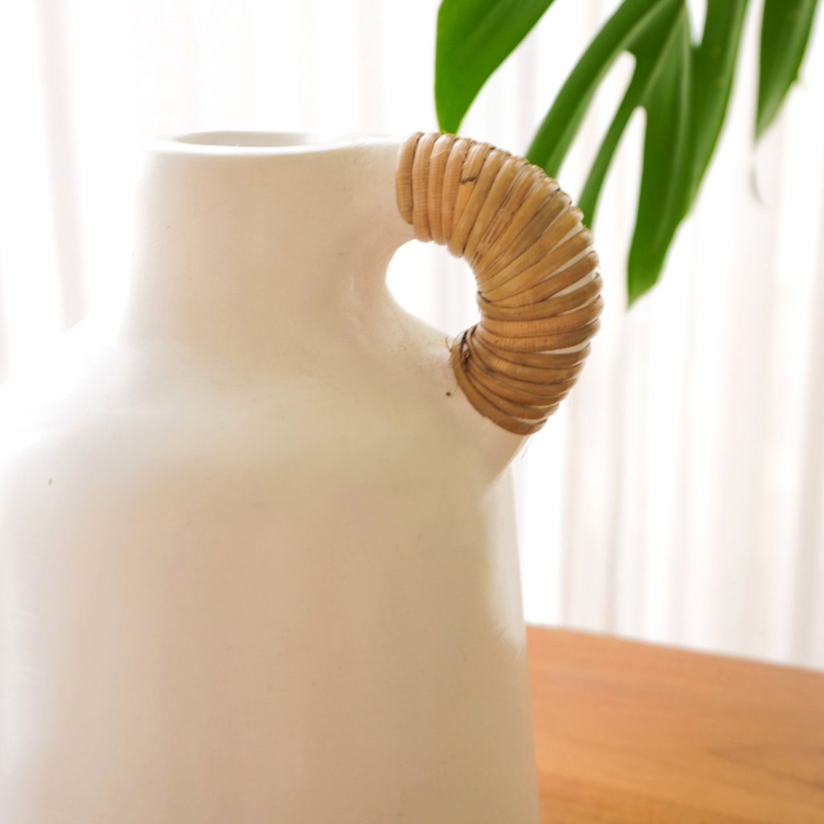 Els Petite klei vaas wit met Decoratief Handvat