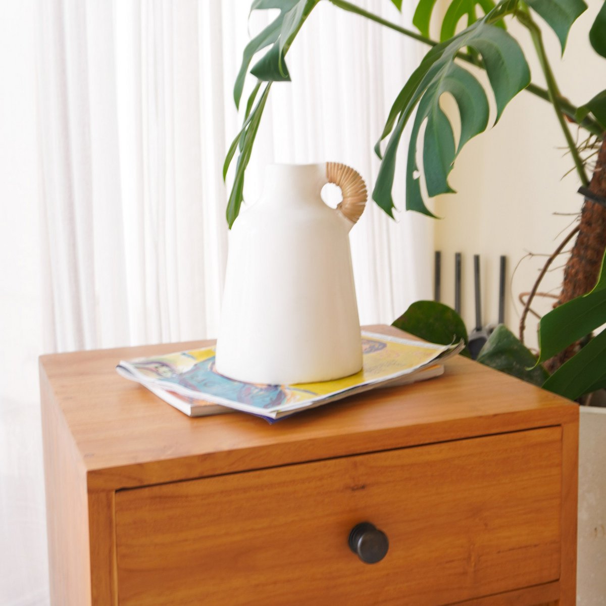 Witte Vaas met Klein Decoratief Handvat