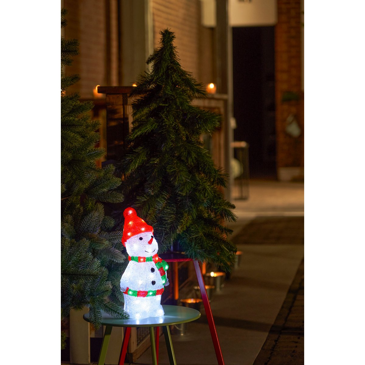 Vrolijke Buiten Sneeuwpop L20 x B15 x H35 cm kleurrijk Kerstverlichting