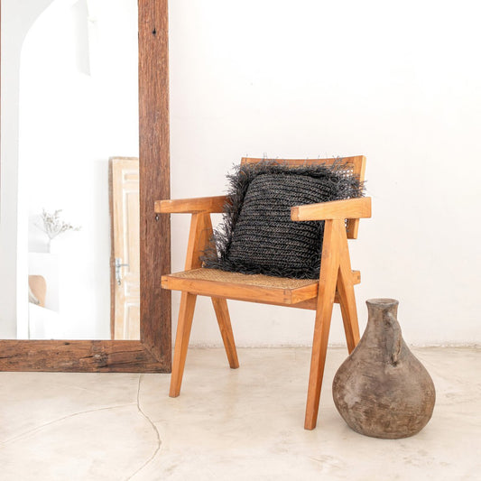 Nusa Zwart Raffia sierkussen met vulling Decoratief kussen met franjes
